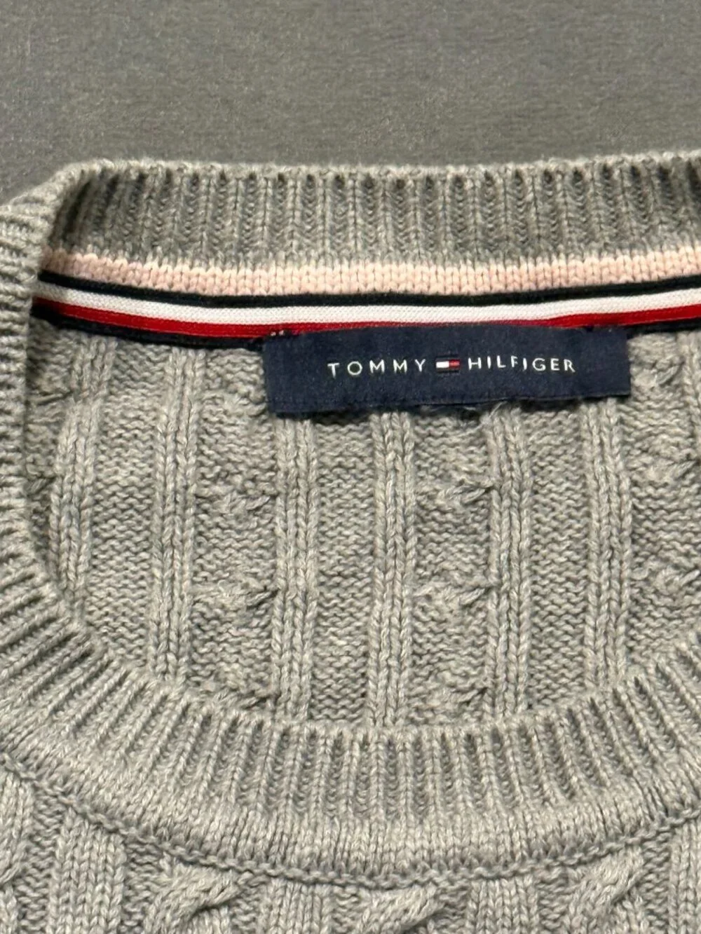Tommy Hilfiger Men’s Cable Knit Sweater Small Gray Pink Colorblock Cotton